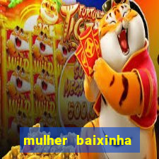 mulher baixinha transando com homens altos