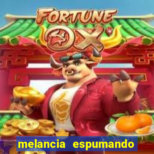 melancia espumando melancia saindo espuma